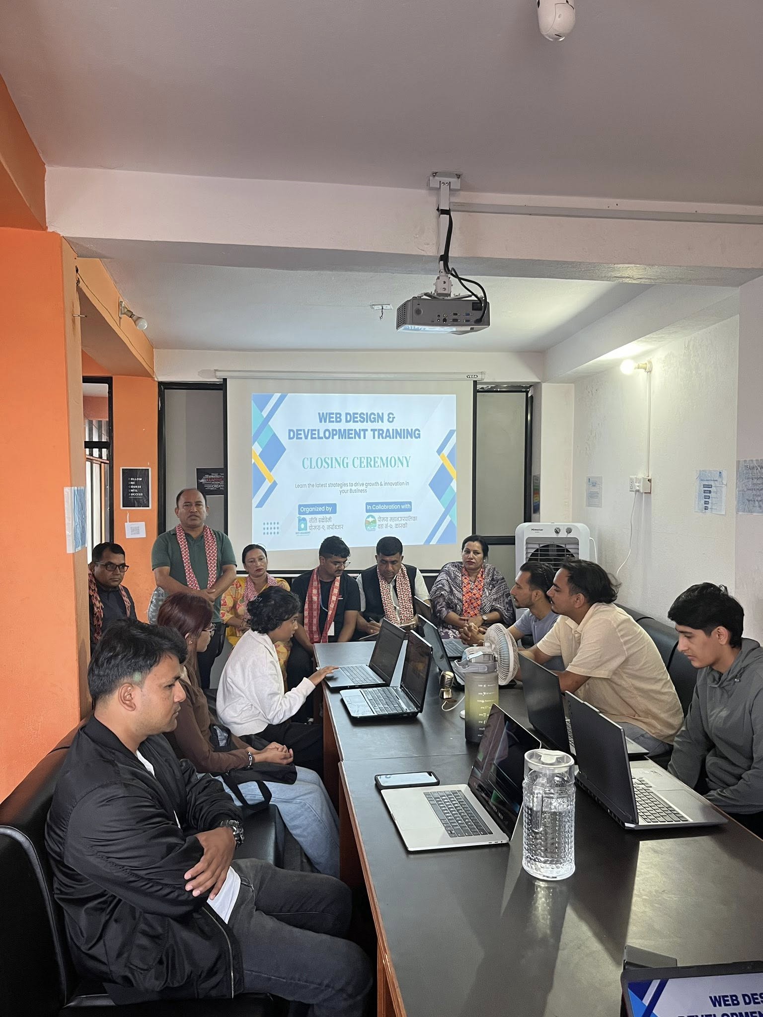 images of IT company meetings